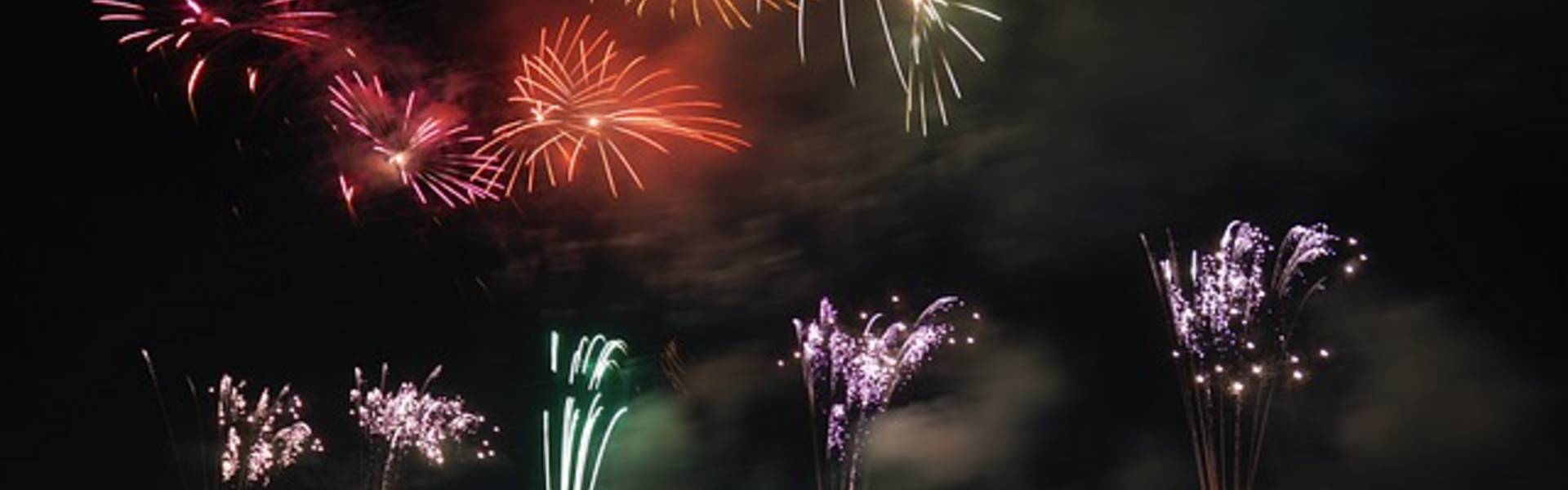 Feuerwerk fireworks 74689 640