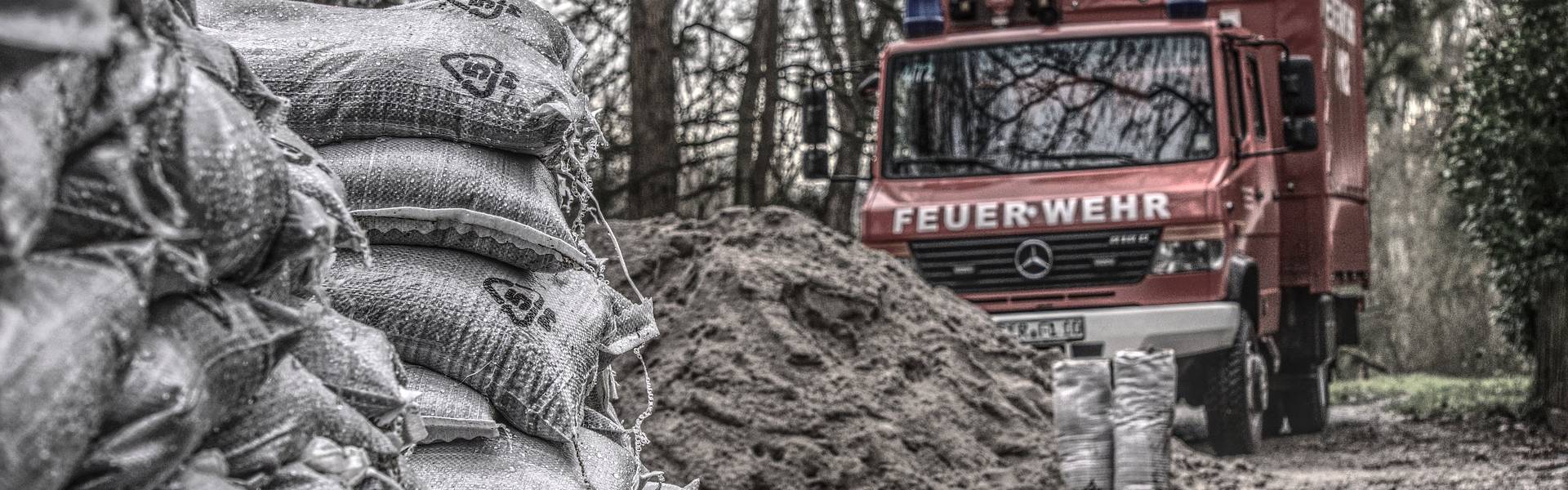 Feuerwehr sand bags 3066090 1920