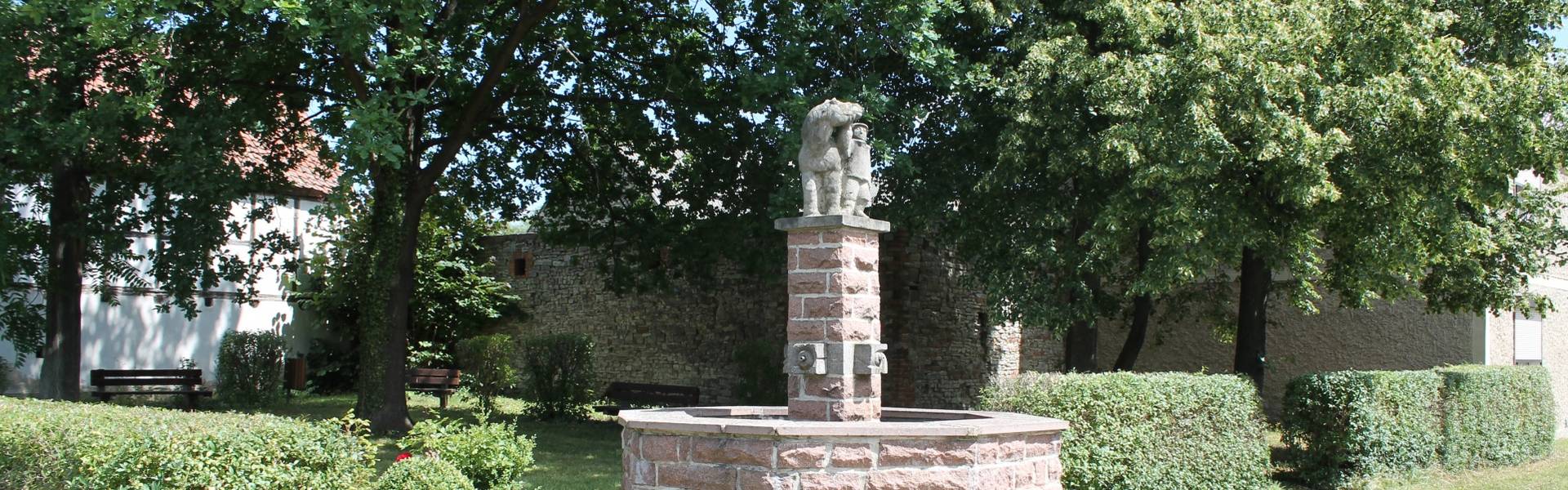 Brunnen in Bottmersdorf ©Thomas Otto Brunnen in Botttmersdorf
